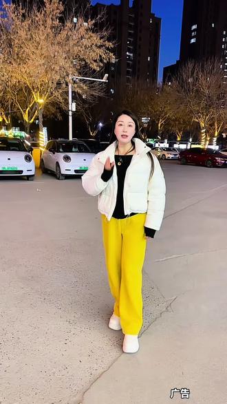 皇后酒吧新店开业,门票只要1块,12瓶纯生➕小吃也只要9.9、视屏左下角下单#附近好玩的 #舞厅 #酒吧