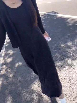 20岁满脑子都是爱情和浪漫 30岁满脑子都是钱和自由,那时为了爱可以不顾一切向前冲,现在只想平静安稳简单过好每一天#穿搭