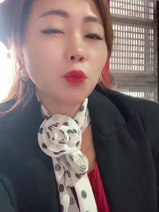 不吃点亏怎看透人心,不碰点烂事怎分清真假,栽个跟头不算啥,长点记性就够了,吃亏是福看透是行,下次多留个心眼,别再犯傻就好