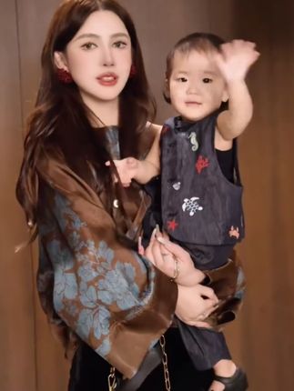 #一整套搭配 #气质穿搭 #穿出你的时尚你的感觉 #早秋穿搭 #爆款热卖中