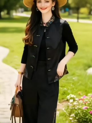#中式刺绣马甲#减龄气质 #穿出自信穿出美丽 #洋气百搭 #气质穿搭
