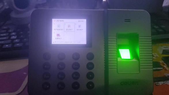 得力考勤机
功能演示操作完整版
型号:得力33113
用户管理续集
第三集