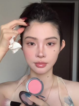 好看的妆容必备一个减龄感的腮红#专业化妆师#新娘#高光#化妆造型分享#腮红打法