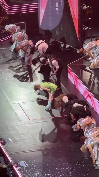 王心凌内地收官场最后忍不住哭了,后面的伴舞也哭的好伤心#王心凌sugarhigh世界巡回演唱会 #王心凌上海演唱会