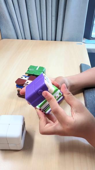 9岁娃挑战一次性还原4个popcube 一镜到底还原泡泡玛特
伊娃、巴斯光年、胡迪、抱抱龙
#泡泡玛特 #popcube #魔方 #魔方还原 #皮克斯