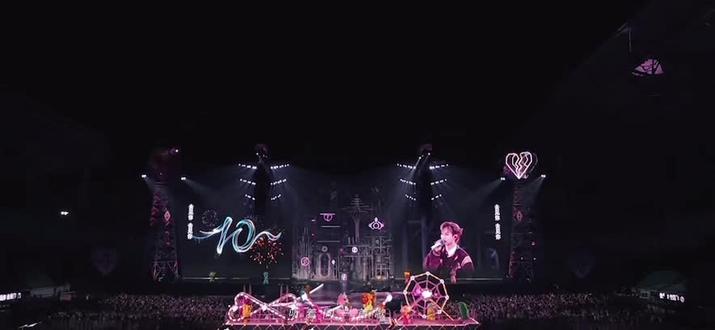 烟花绽放的时候不仅卡零点 还卡歌词 长达六分钟的巨型烟花汪苏泷真是个浪漫的疯子#汪苏泷 #演唱会