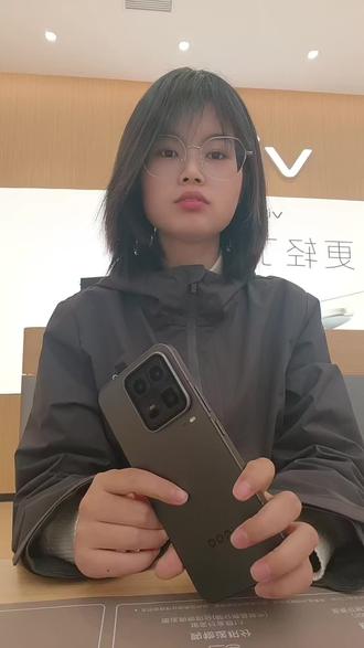 物理肩键觉醒!iQOO 15 Ultra 双指打出四指操作👆👇
一按秒开镜,二压连招快⚡
吃鸡上分,自带外挂级手感!#iQOO15Ultra #vivo年货节 #vivo #vivo广东