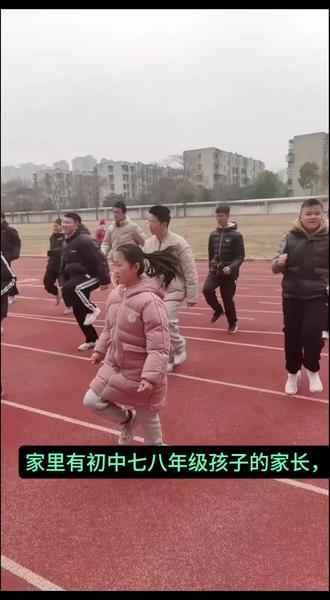 七八年级家长一定要重视!
中考体育不是九年级才开始算分
七年级15分,八年级15分
合计30分直接计入中考总成绩
现在不练,初三想补都来不及
提前抓体育,中考少丢分,孩子更轻松 💪
#中考体育 #七年级体育 #八年级体育 #平顶山中考 #家长必读