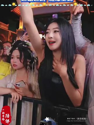 实力网红美女爆爆参加木森大舞台!! 边唱边跳才艺燃爆全场!!#木森大舞台 #木森 #多才多艺 #嗨翻全场 #舞台无处不在