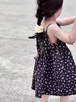 夏天出去拍照出片的小裙子 #家有小公主 #俏皮可爱 #骗你生女儿可盐可甜