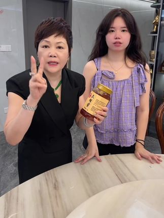 正宗农家土蜂蜜来活动啦,2斤装只需16.9!一年仅割一次,自然成熟,营养丰富,趁划算赶紧囤!#蜂蜜 #优质农产品 #纯天然无添加