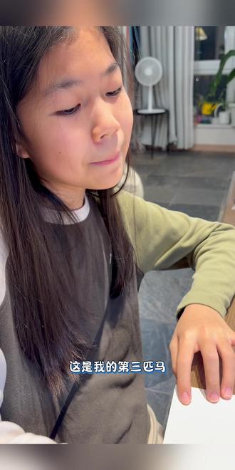 马年就要到了,提到孩子可以学习的画马高手,我第一个就想到了他!
孩子反而可以画出这种生动的,悠然自得的生命状态,因为我们成年人太过拘谨严肃,反而捕捉不到的动物神韵。#儿童美育 #家庭艺术启蒙 #艺术 #马年画马 #艺术在抖音