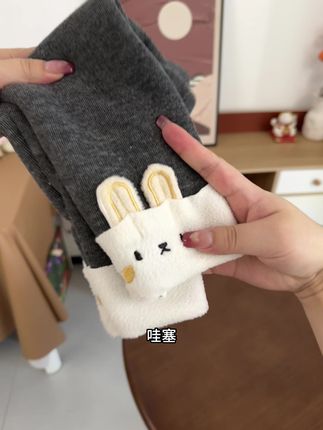 真的巨高品!咱娃上身巨百搭巨舒适!刷到真的放心入啊!#打底裤 #加绒保暖 #柔软亲肤 #高品质童装 #百搭裤子