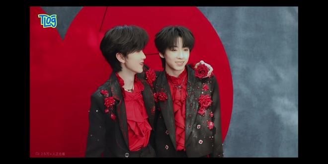 奇文你们表示爱的pose是和对方合照的pose是吧!#奇文 #左奇函 #杨博文 #TF四代