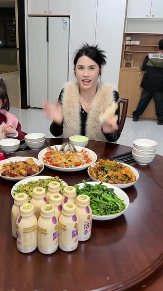 大鱼大肉后来一瓶每日西梅,解腻特别好喝,含有丰富的膳食纤维哦#好物推荐 #好喝不贵 #西梅饮 #超便宜超划算