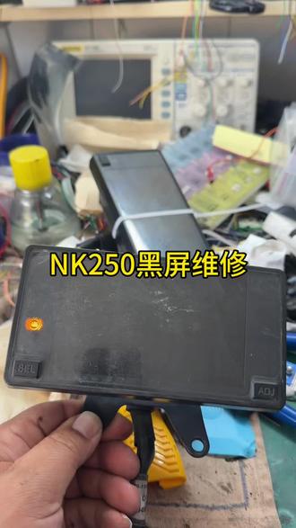 #NK250 #NK250仪表黑屏 #春风250sr #春风摩托 #摩托车仪表维修 两个NK250仪表搭电以后黑屏故障已修复