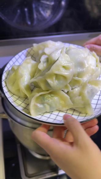 素馅烫面蒸饺,配着蘑菇汤#抖音美食创作者 #饺子 #晚饭吃什么 #减脂食谱