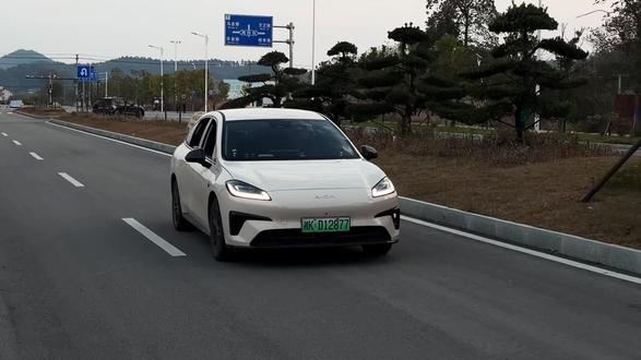 埃安车主看过来!仍为爱车行驶时的烦人事噪音与频繁进灰发愁吗?别忧心,难题轻松破解!
仅需加装全车密封条,就能进一步增强车辆密闭性,让爱车驾乘质感飙升,从此安享惬意出行时光!#车品#汽车好物 #密封条 #汽车隔音密封条#埃安