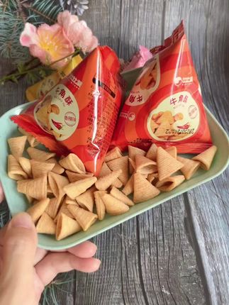 金黄弯角,裹着黄油层次的酥香告白 蜂窝绵密,舌尖触碰便化开法兰西晨光 匠心起酥,每一折都是浪漫的烘焙艺术#美食分享 #追剧小零食 #好吃到停不下来