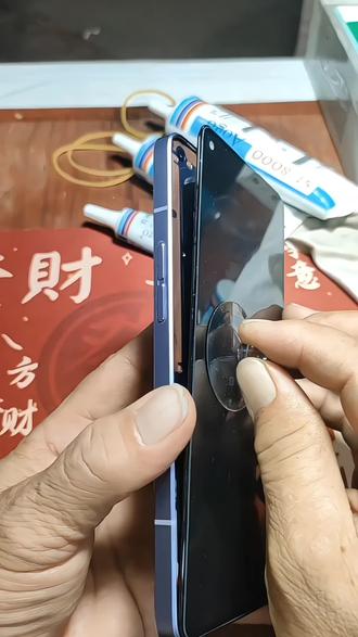 手机屏幕脱胶修复小技巧 手机开胶了怎么办,修复要多少钱。#手机开胶修复胶水 #胶水 #手机维修
