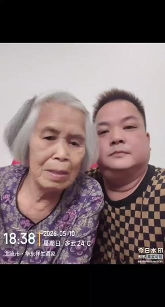 如果有下一辈,我希望我的妈妈还是他,但希望她的孩子不是我,因为我希望她的孩子是一个很有出息的孩子,我希望下辈子她的孩子是一个事业有成,能够照顾好他们的好儿子,带她走遍祖国的大好河山,为什么她第一次当妈妈当的这么好,而我第一次当儿子当的这么失败!