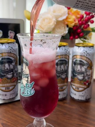 都说喝不完一瓶不丢人,喝5瓶是大神#仙女都在喝什么 #果啤#啤酒#雪地鼠果味烈性啤酒 #雪地鼠