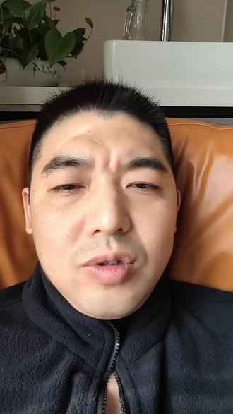 工信部既然叫停了隐藏设计车门把手,那现在市场上保有的隐藏车门把手的汽车怎么办?既然叫停应该就是有安全隐患吧。那怎么整改呢?不可能不管吧,西方很早以前都用上了隐藏式的汽车门把手,后来因为市场原因被淘汰了。现在又被我们捡起来重新用,还流行起来了。那我们应该怎么整改?