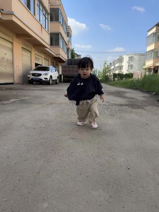 很喜欢女儿穿森系系列的衣服好好看!#女宝穿搭 #萌宝 #今天穿搭 #上热搜