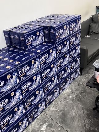 大理乳扇精酿啤酒大量到货啦!下关同城的朋友有福咯,可送货上门,也可到天庆路品格理发店自提,快来尝尝吧!#仓库实拍 #强烈推荐 #大理乳扇精酿啤酒