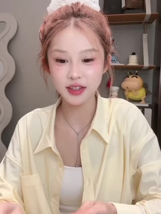 没错! 我的气质假的,直角肩假的,哪个美女穿搭没点心机啊!大头溜肩膀的都去试试!你会爱上的!#变美攻略 #小心机#穿搭#直角肩#美出高级感