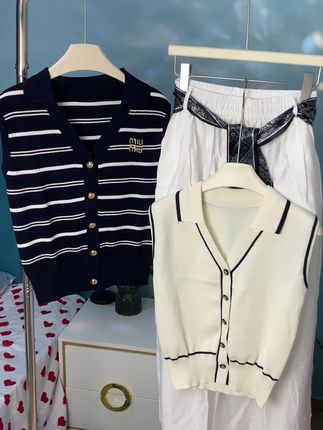 #新衣服可以治愈各种不开心 #百搭上衣 #简约穿搭 #谁穿谁好看系列 #这也太好看了