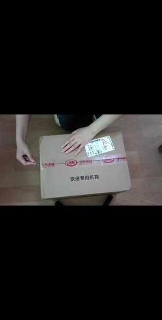 第一次开箱视频😘#时代少年团 #时代少年团卫龙