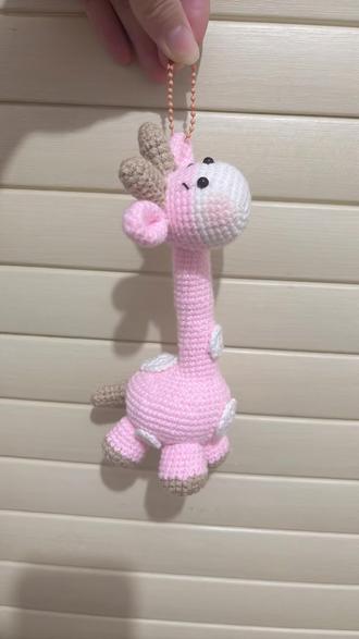 骄傲的长颈鹿教程。
#钩织毛线玩偶