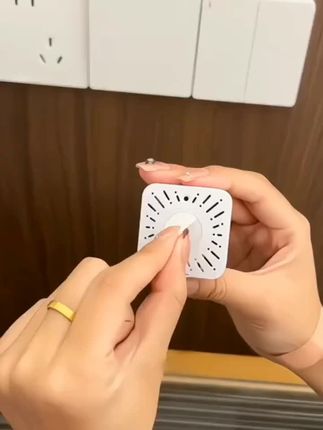 迷你温湿度计真是真心不错,随时家里的干湿度,小小的一个摆在哪里都可以#家用温度湿度计 #方便又实用 #温度计