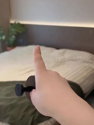 真空吸盘的胡桃色挂钩,挂在墙上牢固又好看,真是家家必备#挂钩 #吸盘挂钩 #家居好物 #收纳整理