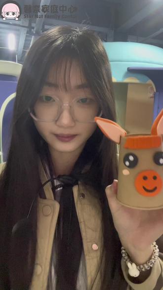 馨奈手工课来咯《纸杯小马》
每天都会有不同的互动课 欢迎宝贝们免费来参加💃