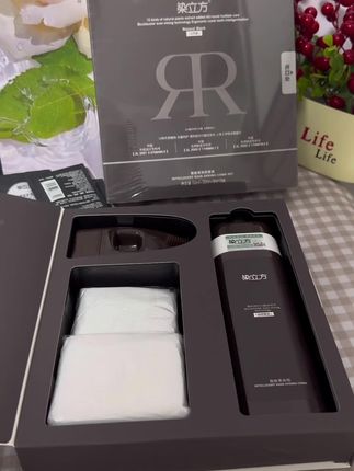 盖白发你就用染立方只要你会梳头就能染发,真的特别方便不管是男生的鬓角都能轻松拿捏头梳完了头发染完了用水冲就OK了#养发护发 #染发 #染立方 #染发梳#头发护理