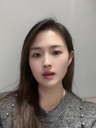 #你没资格喊疼#歌曲你没资格喊疼 我对你在心狠,也不及你伤我半分,你没有资格对着我喊疼……