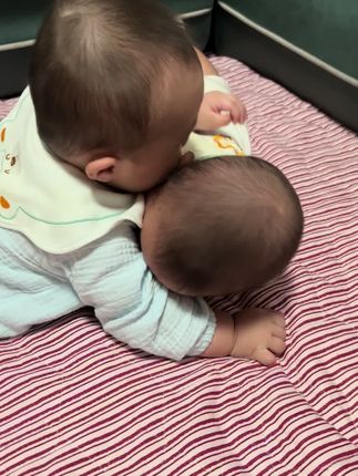 婴儿打架见过没!