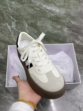 四季款德训鞋加厚4厘米左右上脚很舒服,不会磨脚爬山跑步都是可以穿的四季也都可以穿非常百搭款#爆款美鞋 #德训鞋推荐 #厚底德训鞋#好穿不累脚 #休闲鞋