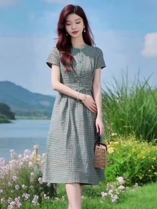 #夏日轻氧感穿搭给视觉降降温 #气质连衣裙 #时尚穿搭女装 #女中年连衣裙 #时尚妈妈装