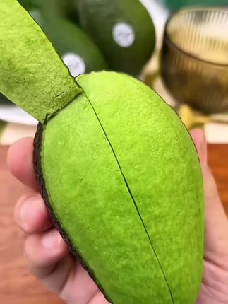 应该每个女生都爱这个牛油果吧!口感细腻丝滑,配上各种坚果也是超爱的#强烈推荐 #应季水果 #牛油果 #快来一起尝个鲜 #每日分享 @DOU+小助手