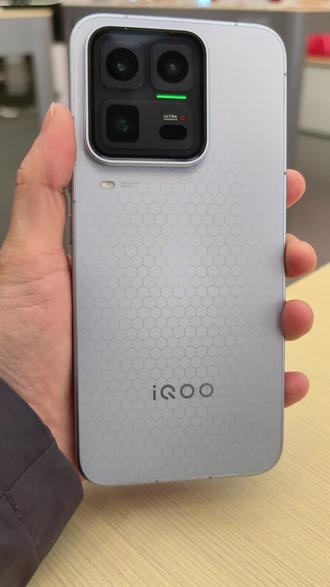 iQOO15Ultra氛围灯科技感十足!#科技改变生活 #vivo #iQOO15Ultra #游戏 #氛围灯