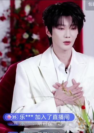 永远都是双向奔赴,有很好的郝熠然才会有很好的小星河🥰
品牌方很大气耶,送18k金的口红管#莉肯#郝熠然#云熠星河