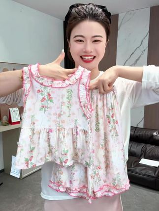天气越来越热了,快给孩子准备一套这样的棉绸套装吧!它是A类的绵绸材质,穿上非常舒服凉快,而且这种套装搭配起来特别方便,不用想怎么搭配,穿出去也超好看,赶紧来看看吧! #高品质童装 #生女儿就是用来打扮的 #生女儿就要这样穿 #夏季穿搭 #家居服套装