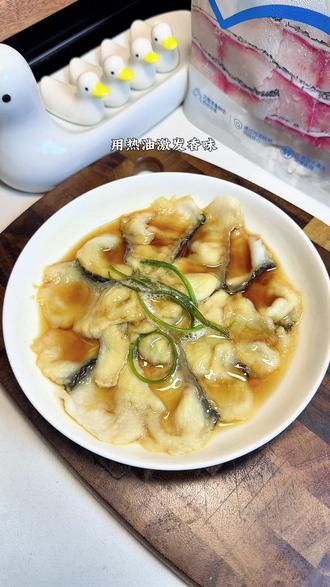 都说爱吃鱼的宝宝越来越聪明,每周我都会给孩子安排两次清蒸黑鱼片,蒸出来的鱼肉又鲜又嫩,一点也不腥#宝宝爱吃 #清蒸黑鱼片 #小熊早安 #宝宝吃鱼 #宝宝辅食