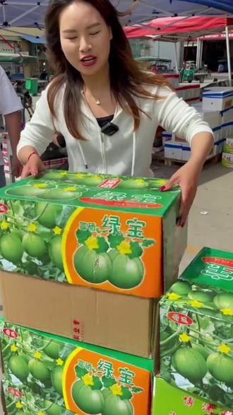 这个甜瓜臻的是太好吃了,又脆又甜,打开包装就是慢慢的瓜果香 #绿宝石甜瓜 #甜瓜
