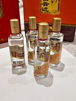 一套2瓶,纯粮酿造,绵柔浓香型。#金六福#纯粮酒#口粮酒#在抖音入手的好东西