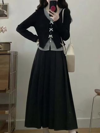 大码女装胖mm新款气质假两件显瘦蝴蝶结上衣+百褶半身裙两件套#爆款热卖中 #谁穿谁好看不分年龄段 #显瘦穿搭时尚女装 #每日分享