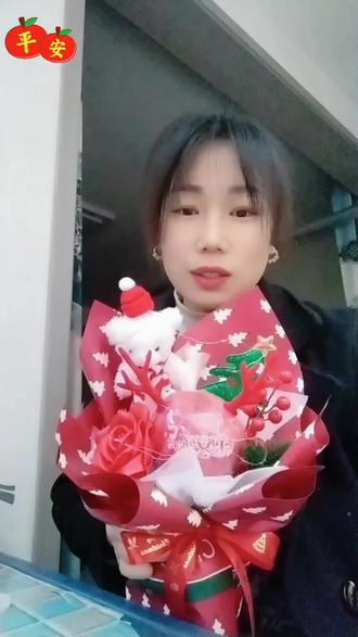 圣诞节苹果已备好明天出摊不见不算数量不多欲购从速😄#红色系花束 #礼物分享